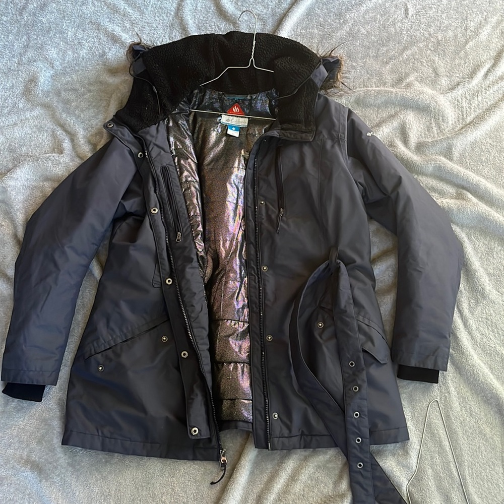Columbia omniheat winter jacket. no damage with removable fur and belt